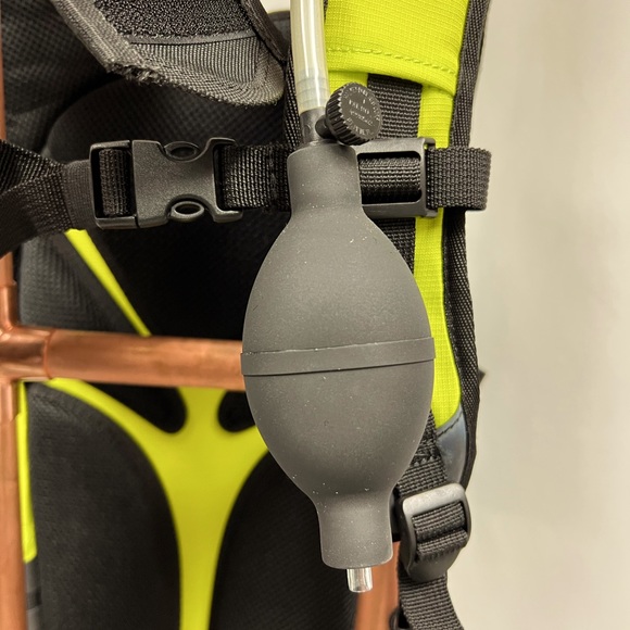 NWT Geigerrig RIG 500 Pressurized Hydration Pack - Picture 5 of 6